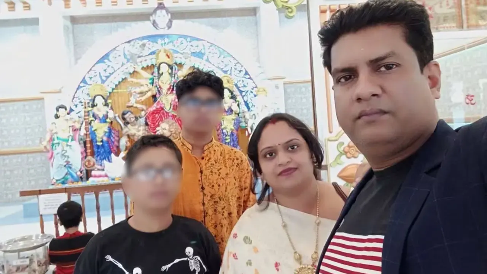 চাঁদপুরে সপরিবারে ‘উধাও’ স্বর্ণ ব্যবসায়ী, বাসার তালা ভেঙে তল্লাশি